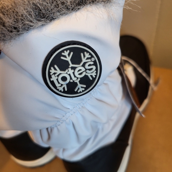 NEW Women's Totes April Water & Snow Resistant Boots size 6 - Picture 4 of 16